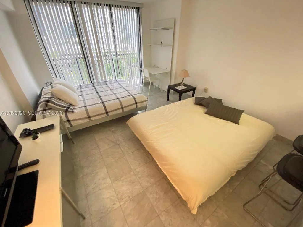 540 Brickell Key Dr # 913, Miami FL 33131