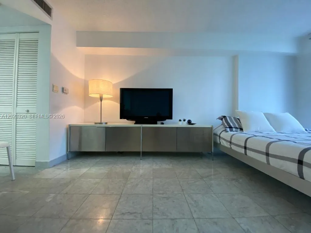 540 Brickell Key Dr # 913, Miami FL 33131