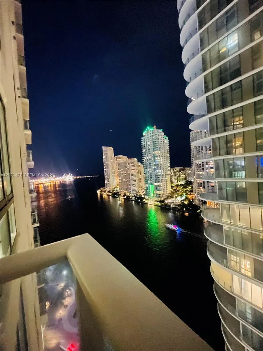 300 S Biscayne Blvd # 1404, Miami FL 33131