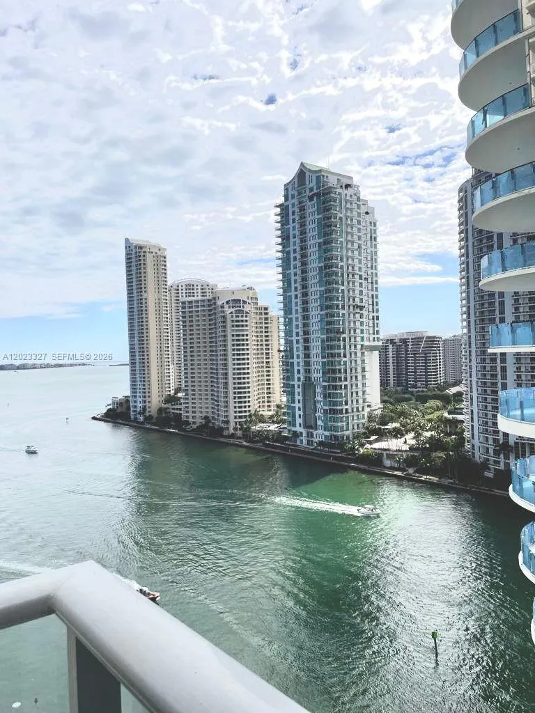 300 S Biscayne Blvd # 1404, Miami FL 33131