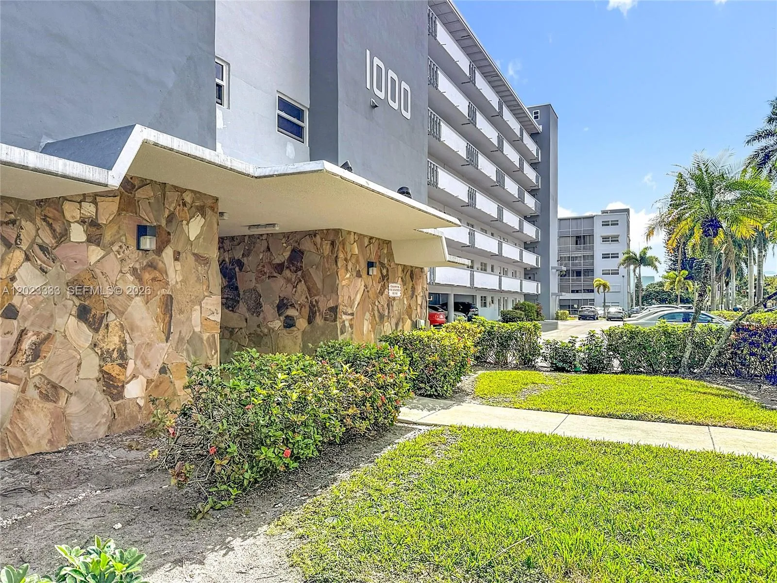 1000 NE 14th Ave # 411, Hallandale Beach FL 33009