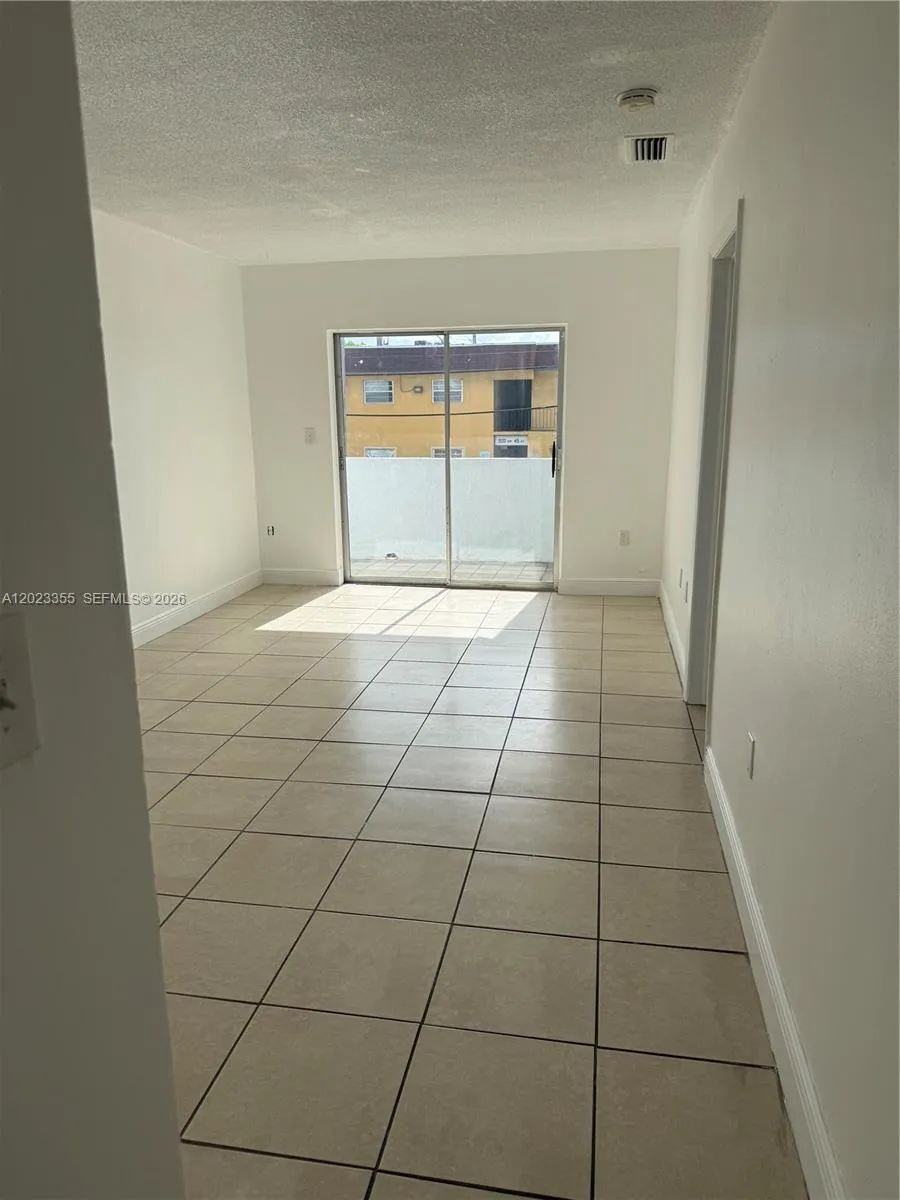 4495 NW 9th St # 105, Miami FL 33126