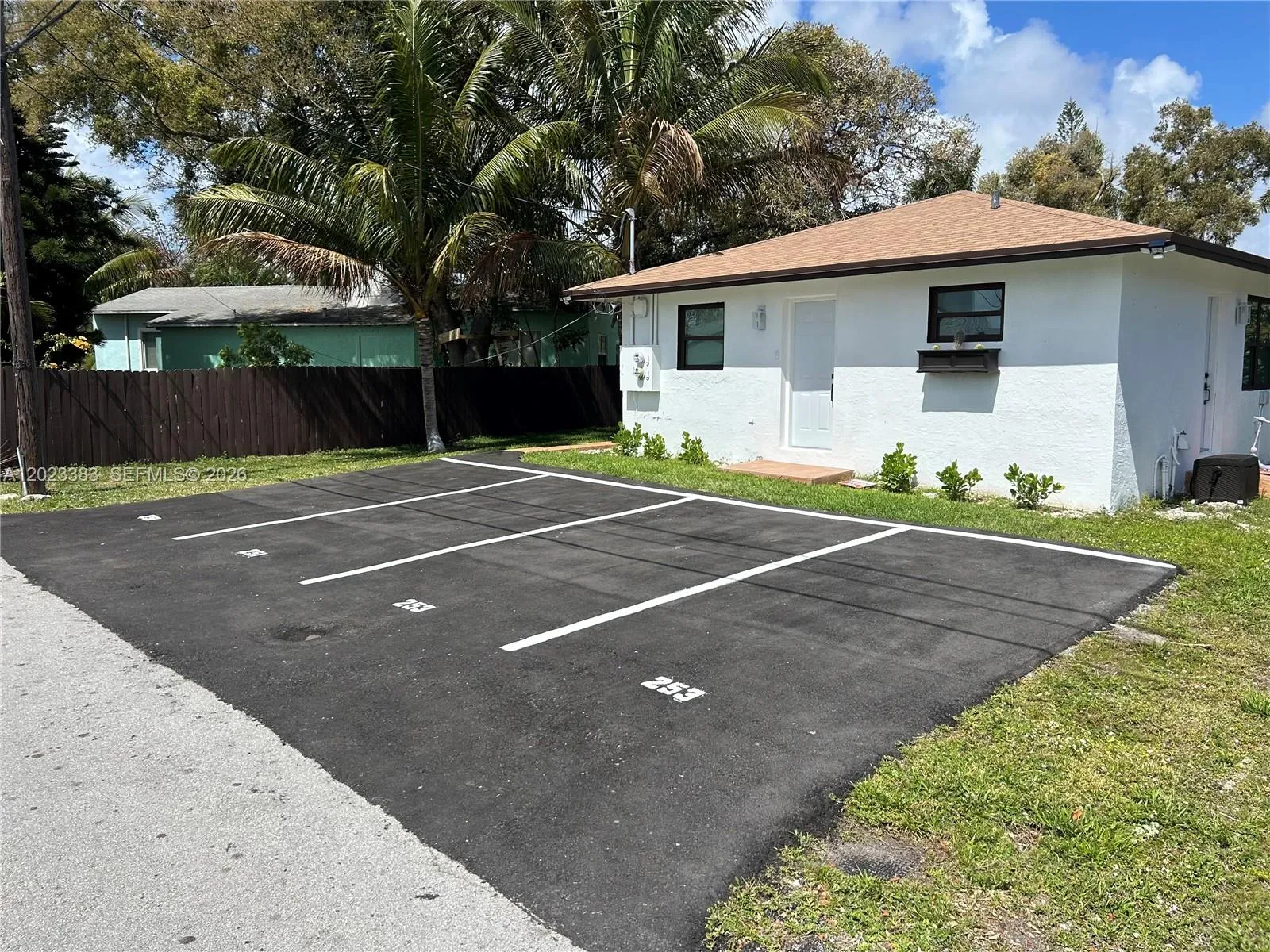 251-253 SW 11th St, Dania Beach FL 33004