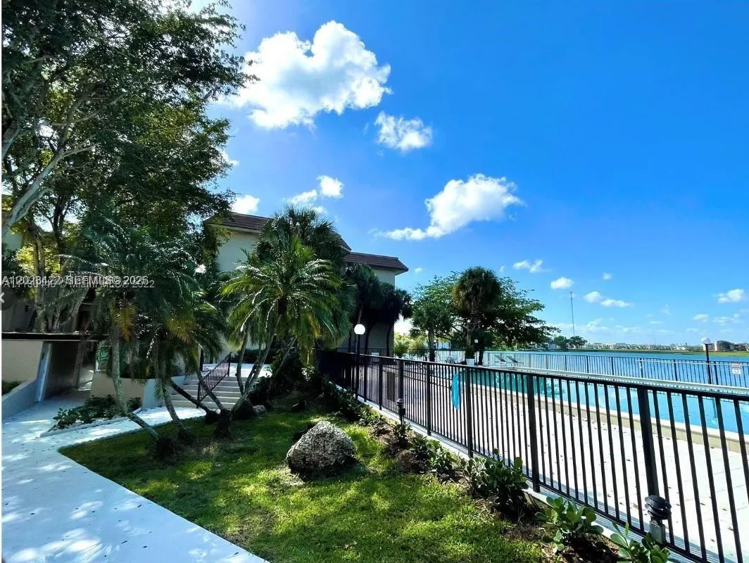 605 Ives Dairy Rd # 7, Miami FL 33179