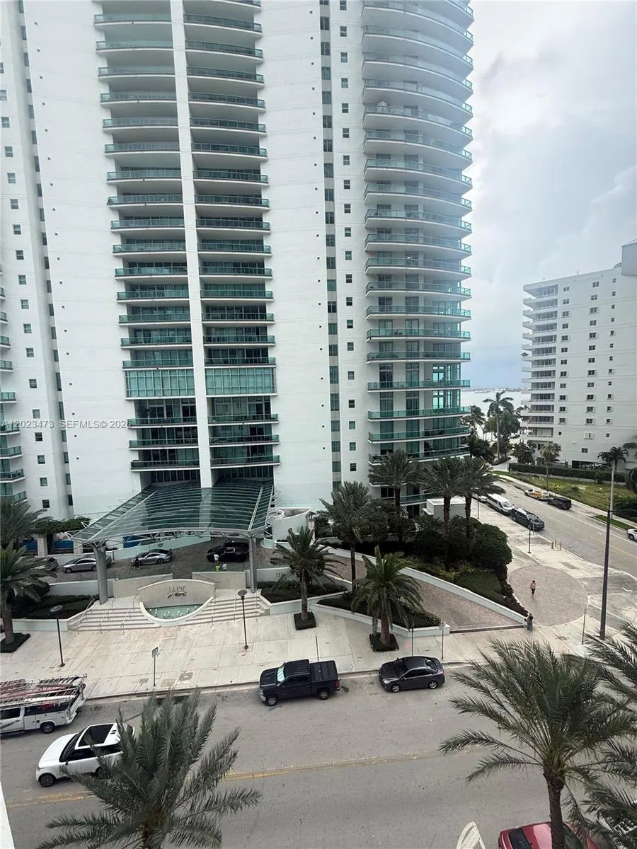 1300 Brickell Bay Dr # 707, Miami FL 33131