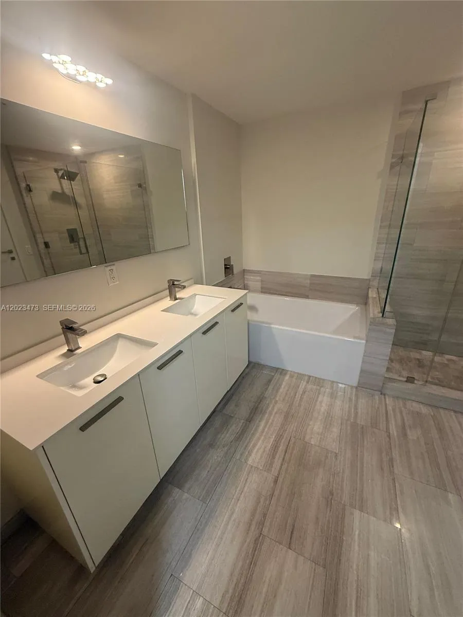 1300 Brickell Bay Dr # 707, Miami FL 33131