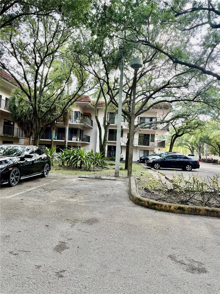2 bedroom 2 bath for sale at 4725 SW 62nd Ave # 104, Davie FL 33314