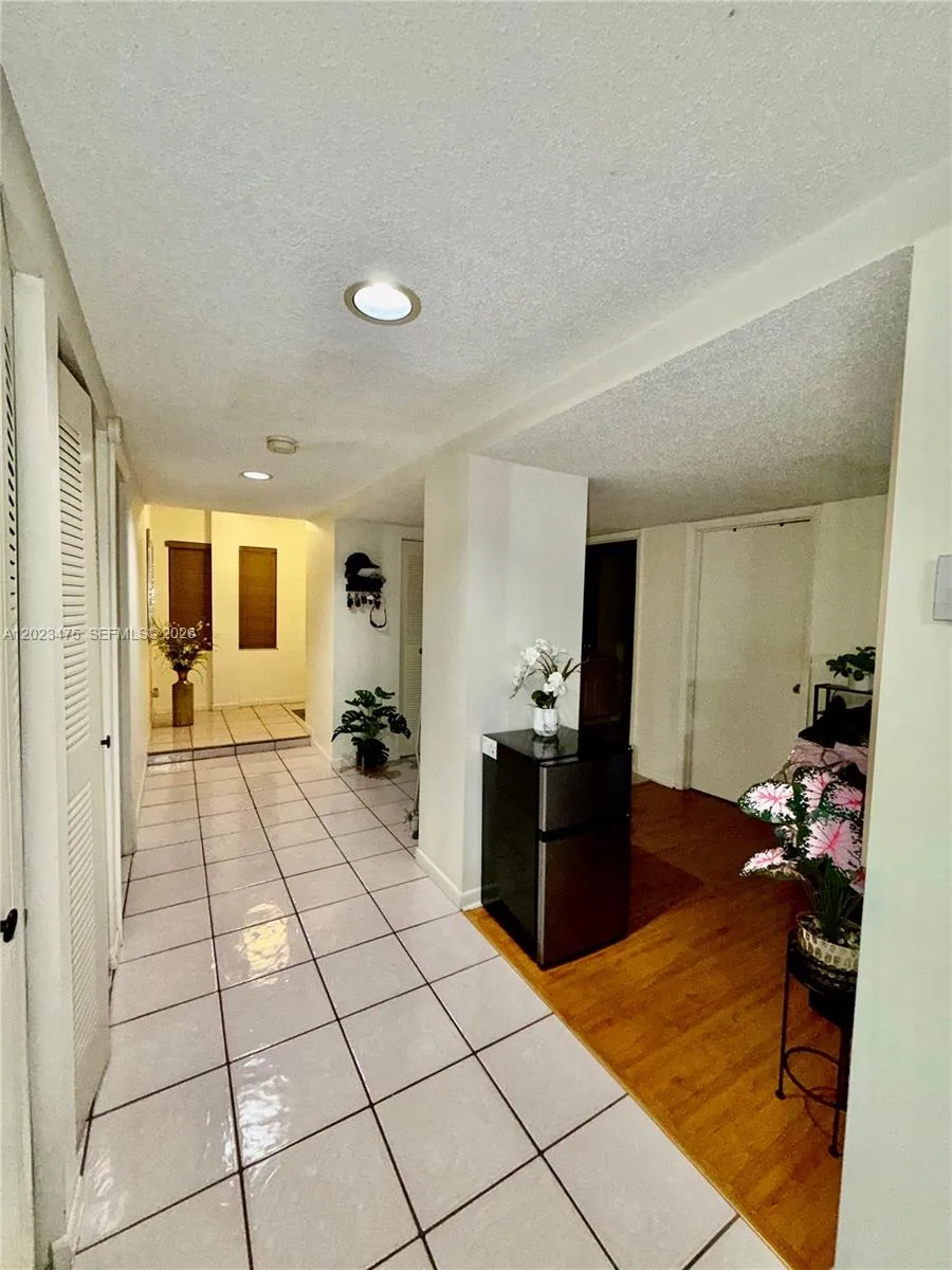 4725 SW 62nd Ave # 104, Davie FL 33314