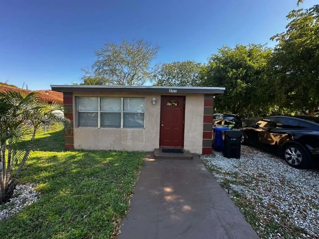 2221 NW 6th Ct, Fort Lauderdale FL 33311
