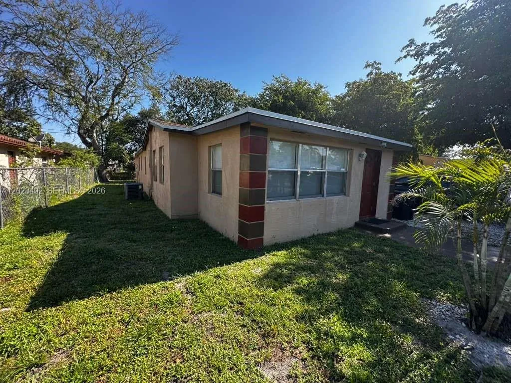 2221 NW 6th Ct, Fort Lauderdale FL 33311