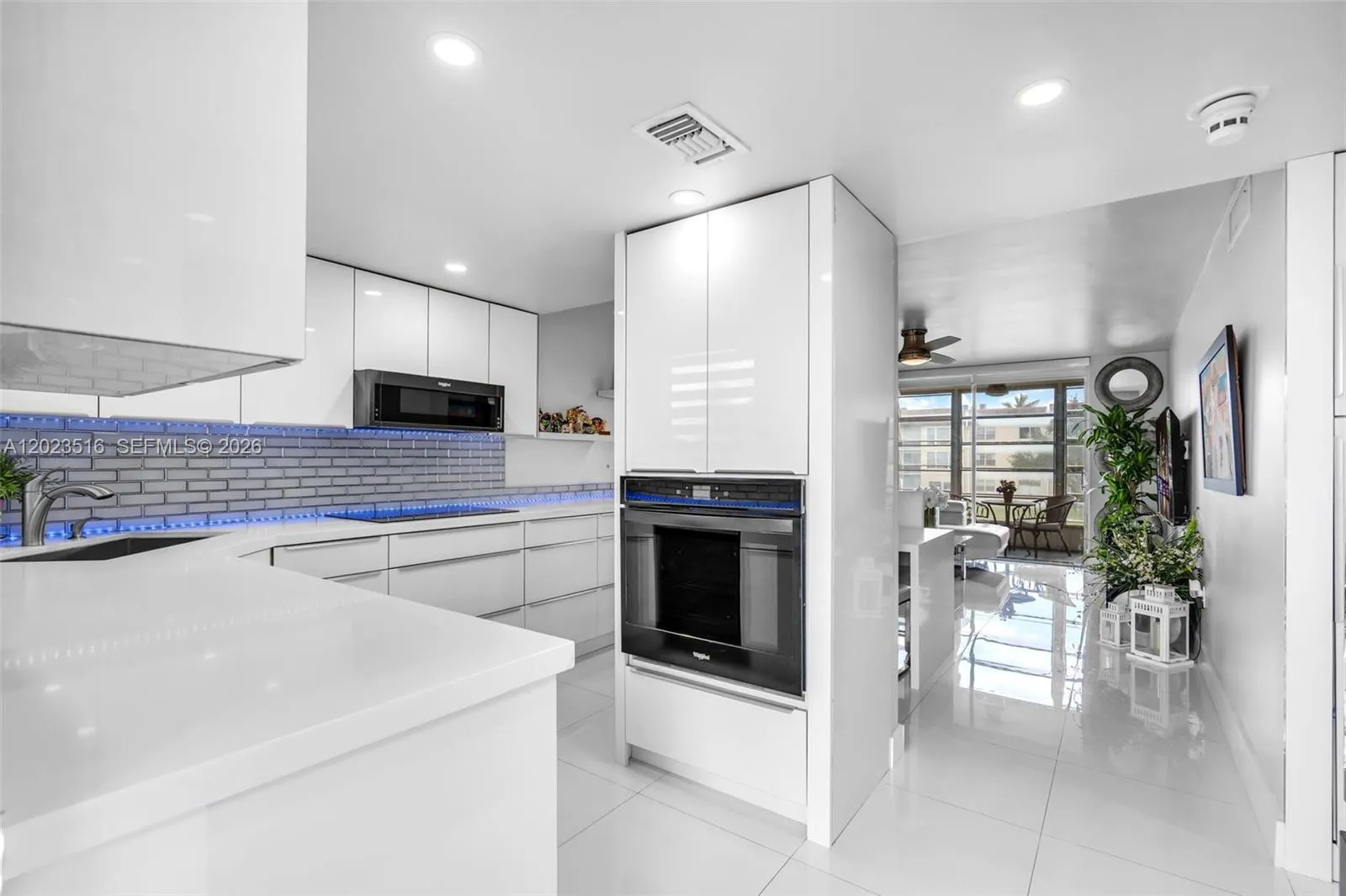 8881 Sunrise Lakes Blvd # 206, Sunrise FL 33322