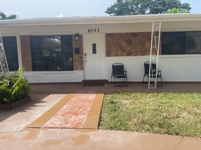3 bedroom 2 bath for sale at 6141 Wiley St, Hollywood FL 33023