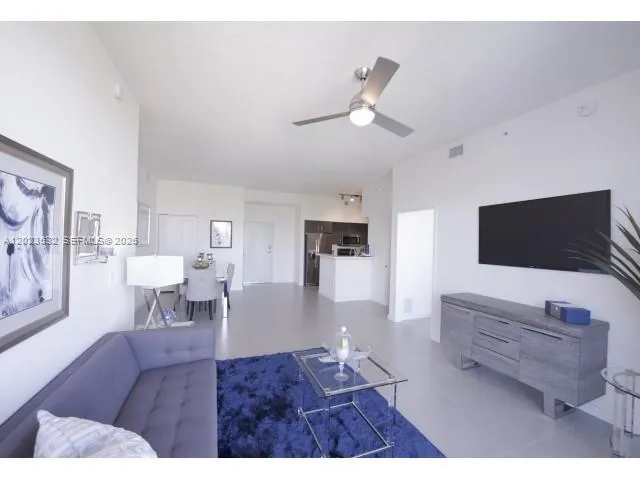 729 NW 2nd St # 812, Miami FL 33128