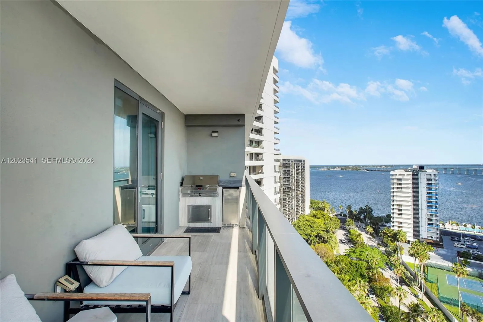 1 bedroom 1 bath for sale at 1451 Brickell Ave # 1604, Miami FL 33131