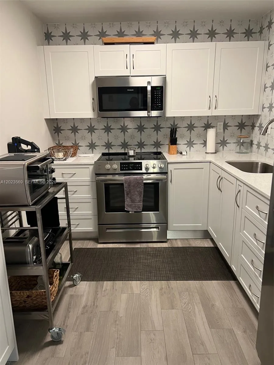 1400 Saint Charles Pl # 323, Pembroke Pines FL 33026