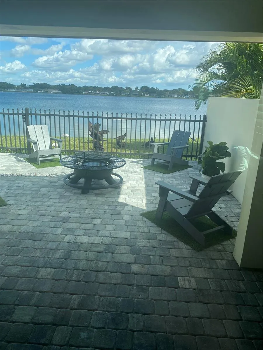 19009 NW 64th Ct, Hialeah FL 33015