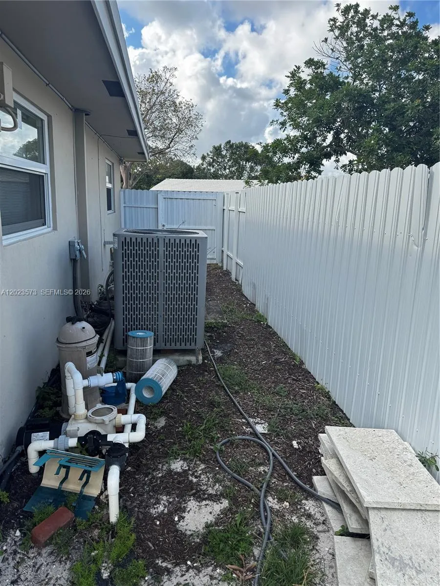 4560 NW 6th Ct, Plantation FL 33317