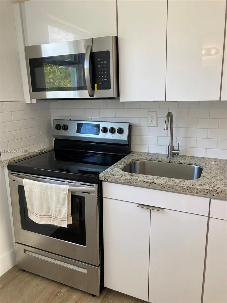 1815 NW 1st CT # 11, Miami FL 33136
