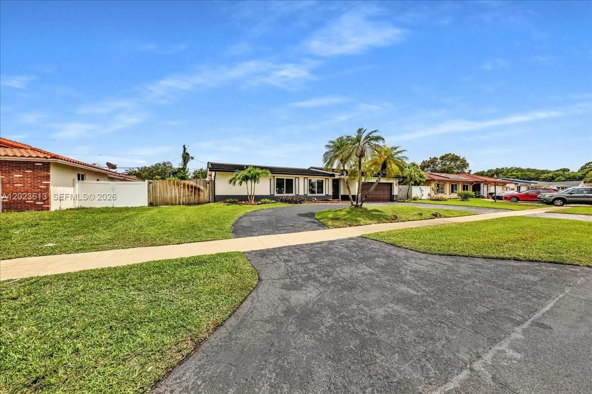 5260 SW 10th Ct, Plantation FL 33317