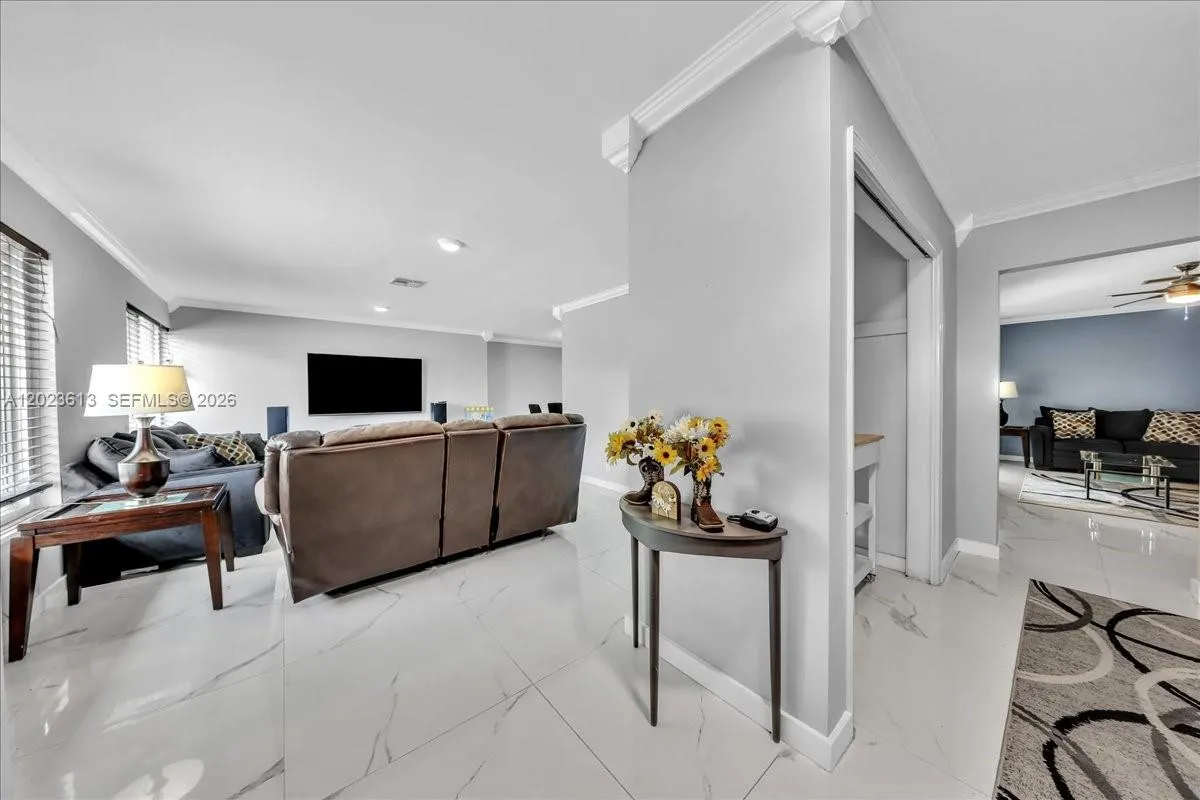 5260 SW 10th Ct, Plantation FL 33317