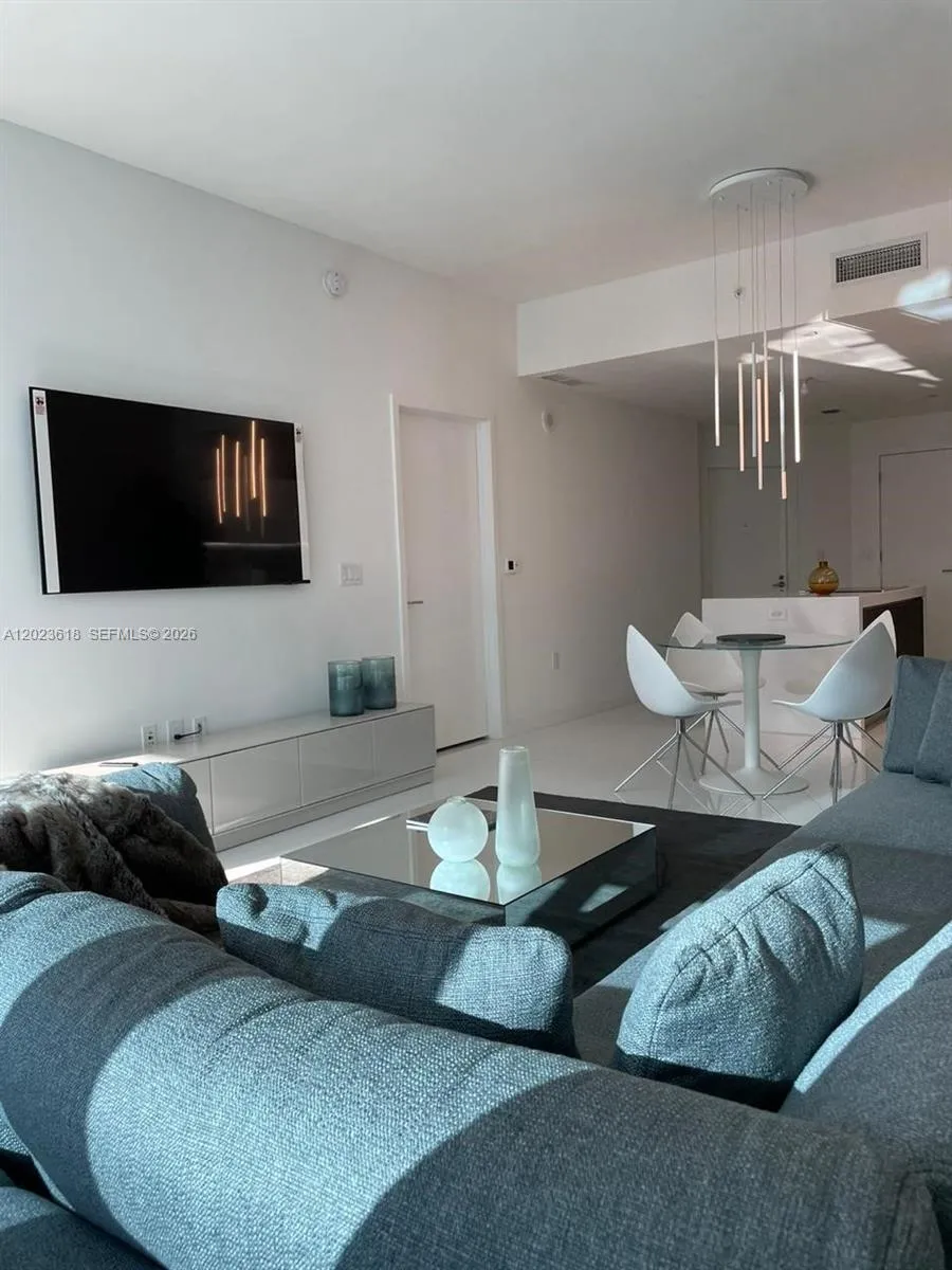 851 NE 1st Ave # 1006, Miami FL 33132