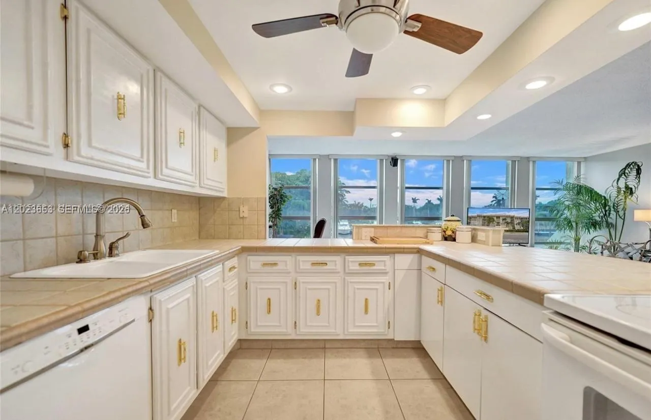 601 Three Islands Blv # 205, Hallandale Beach FL 33009