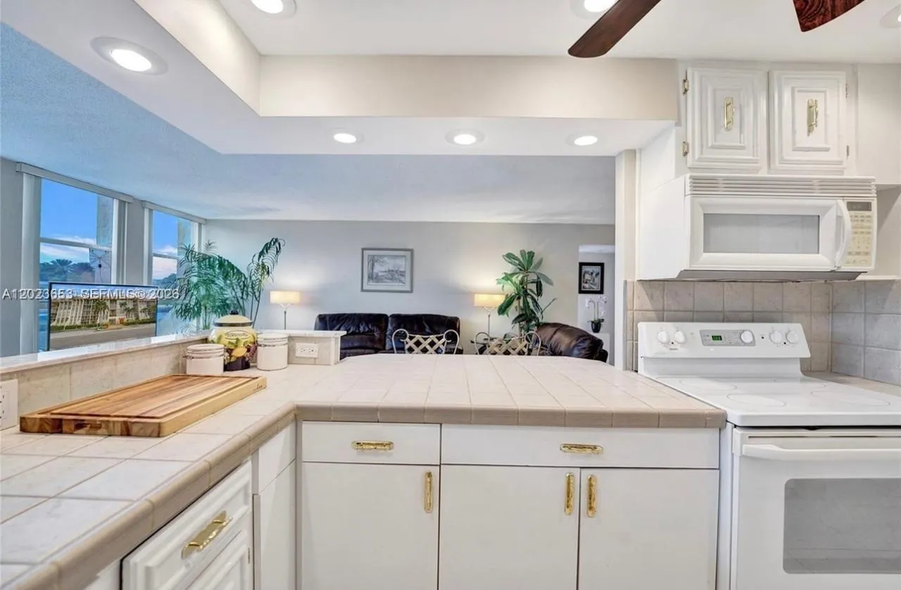 601 Three Islands Blv # 205, Hallandale Beach FL 33009