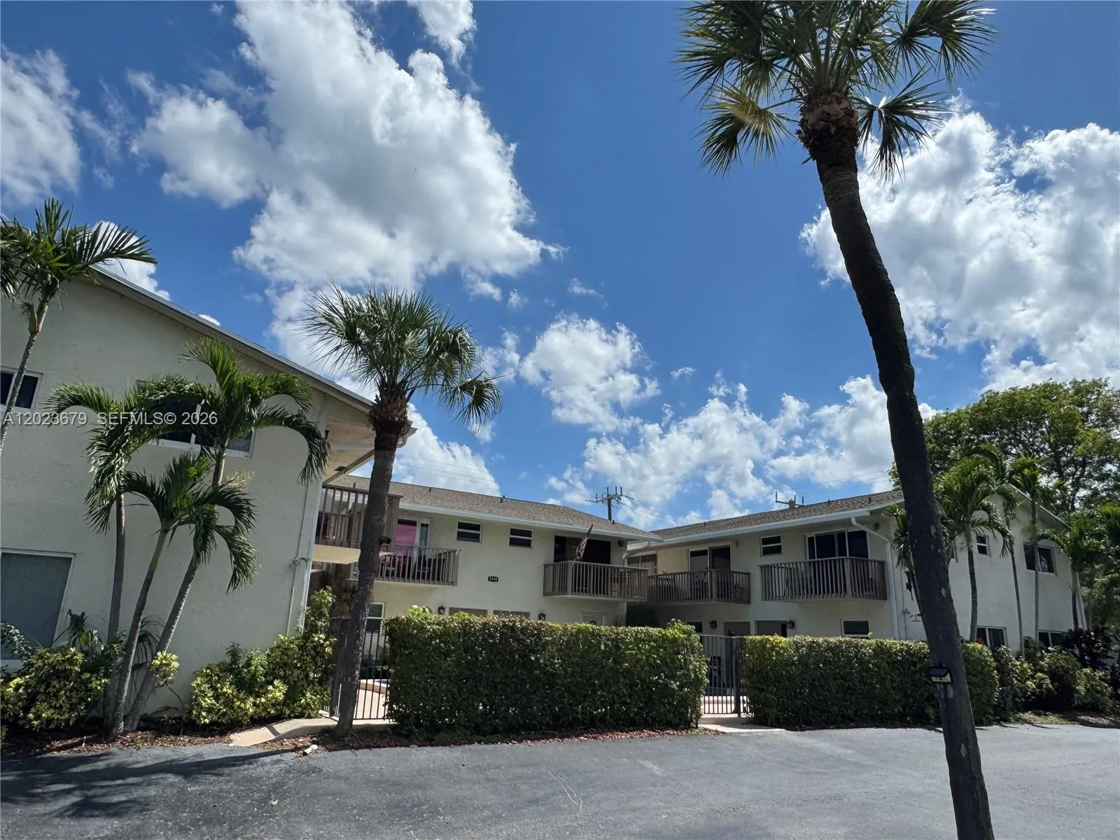 2 bedroom 2 bath for sale at 1910 NE 5th St # 107, Deerfield Beach FL 33441
