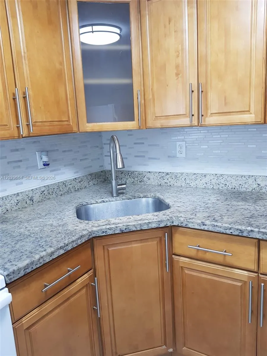 606 W 81st St # 314, Hialeah FL 33014