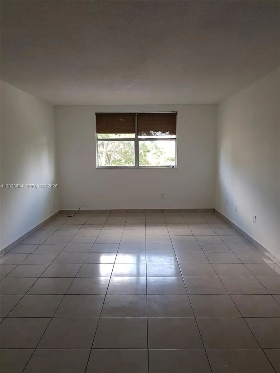 606 W 81st St # 314, Hialeah FL 33014