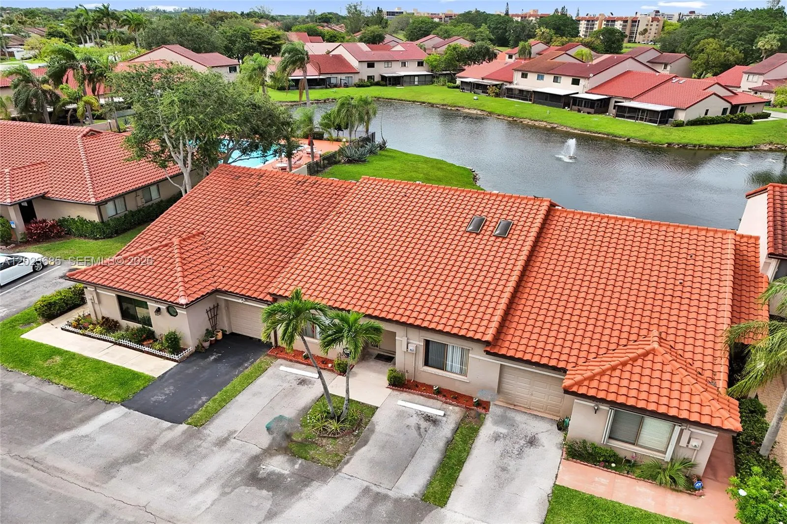 2 bedroom 2 bath for sale at 3273 W Inverrary Blvd W, Lauderhill FL 33319