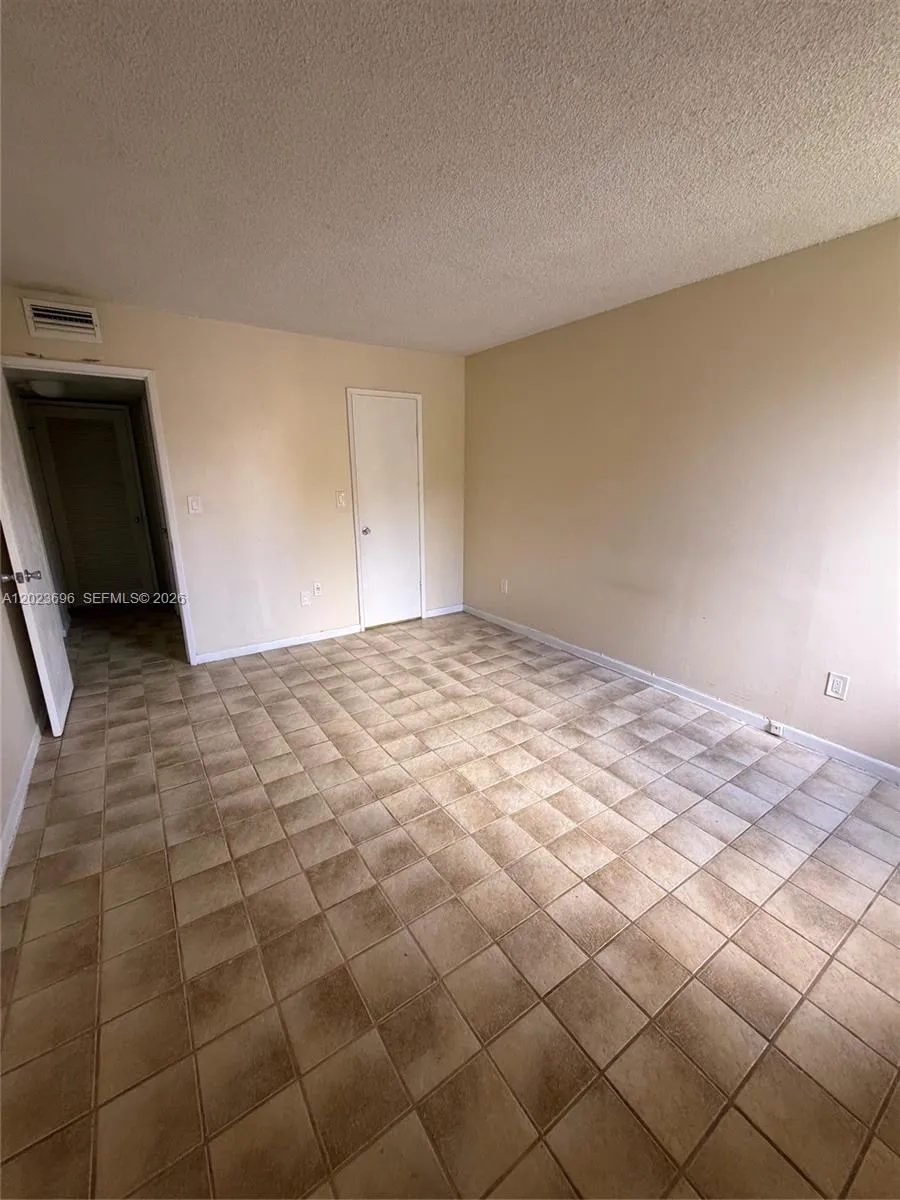 9150 Fontainebleau Blvd # 2, Miami FL 33172