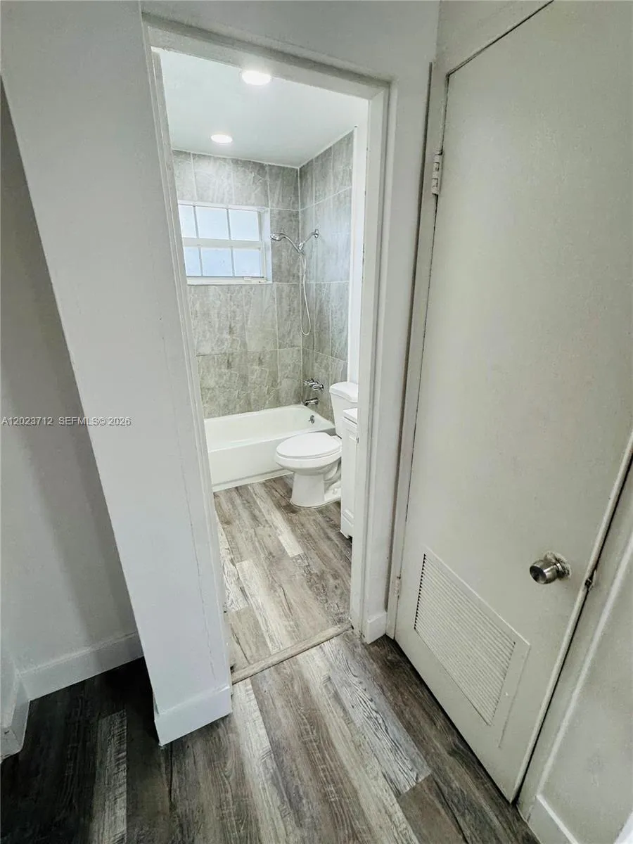 631 NW 11th Ave # B, Fort Lauderdale FL 33311