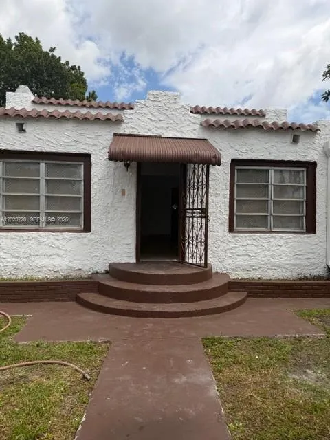 1727 NW 50th St, Miami FL 33142