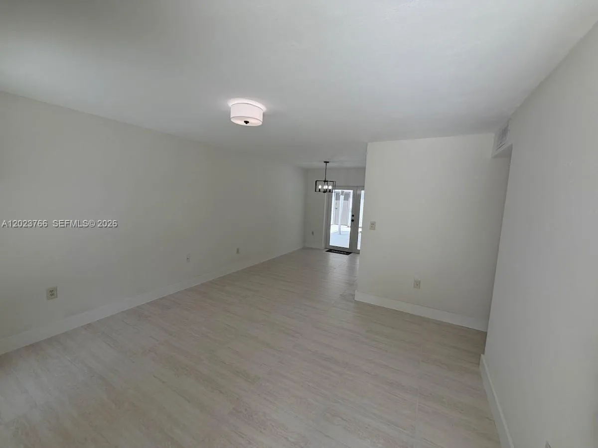 19255 NW 47th Pl, Miami Gardens FL 33055