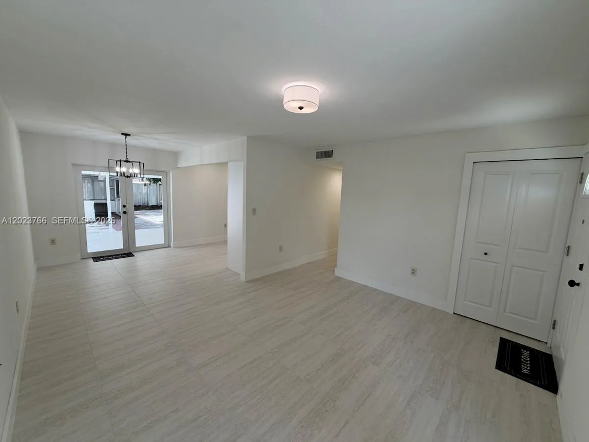 19255 NW 47th Pl, Miami Gardens FL 33055