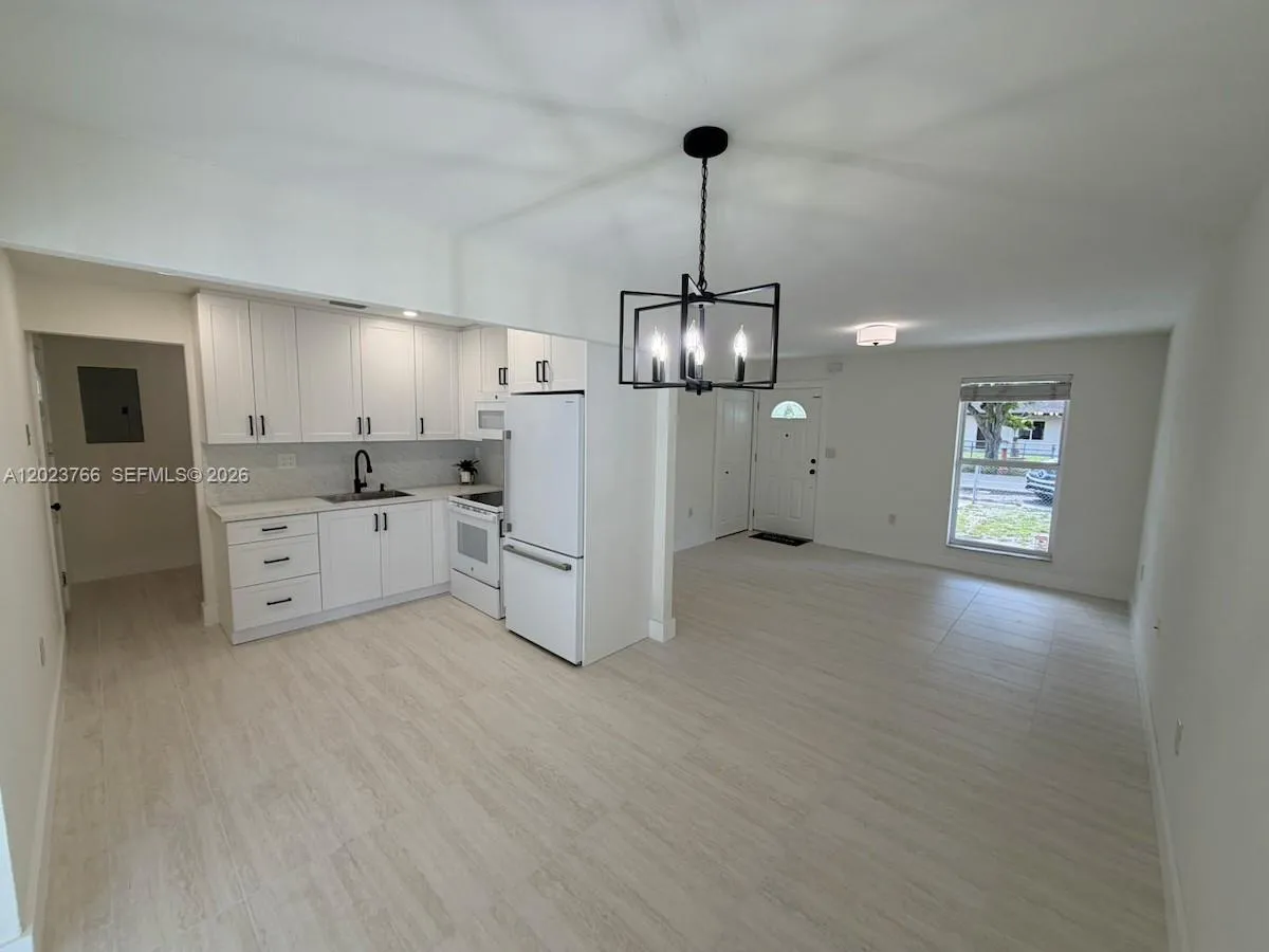 19255 NW 47th Pl, Miami Gardens FL 33055