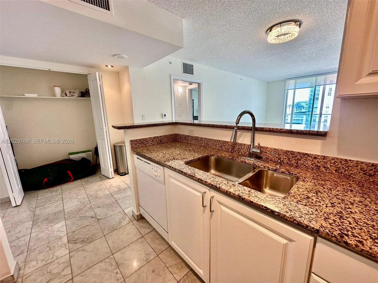 1155 Brickell Bay Dr # 905, Miami FL 33131