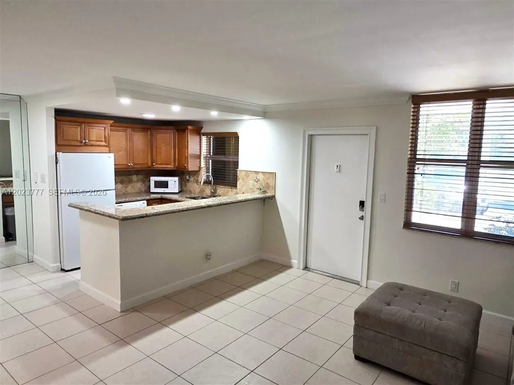 2400 NE 10th St # 104, Pompano Beach FL 33062
