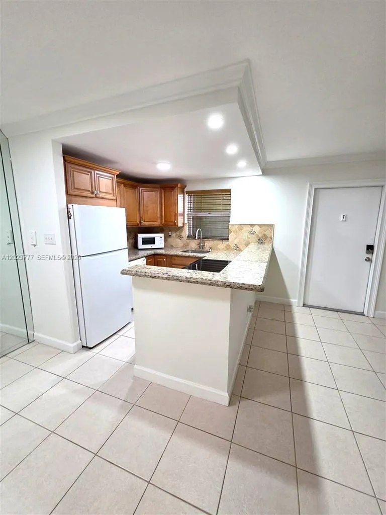 2400 NE 10th St # 104, Pompano Beach FL 33062