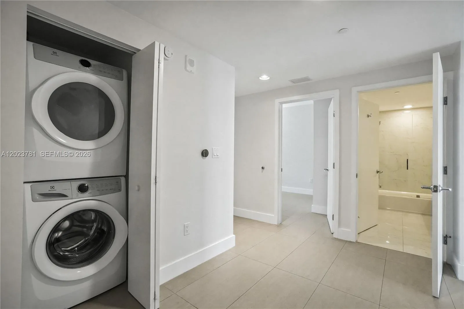 16385 Biscayne Blvd # 1919, North Miami Beach FL 33160