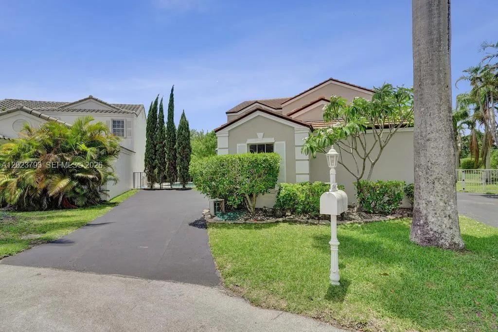 21461 Sawmill Ct, Boca Raton FL 33498