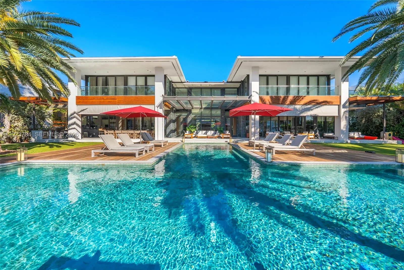 385 Centre Is, Golden Beach FL 33160