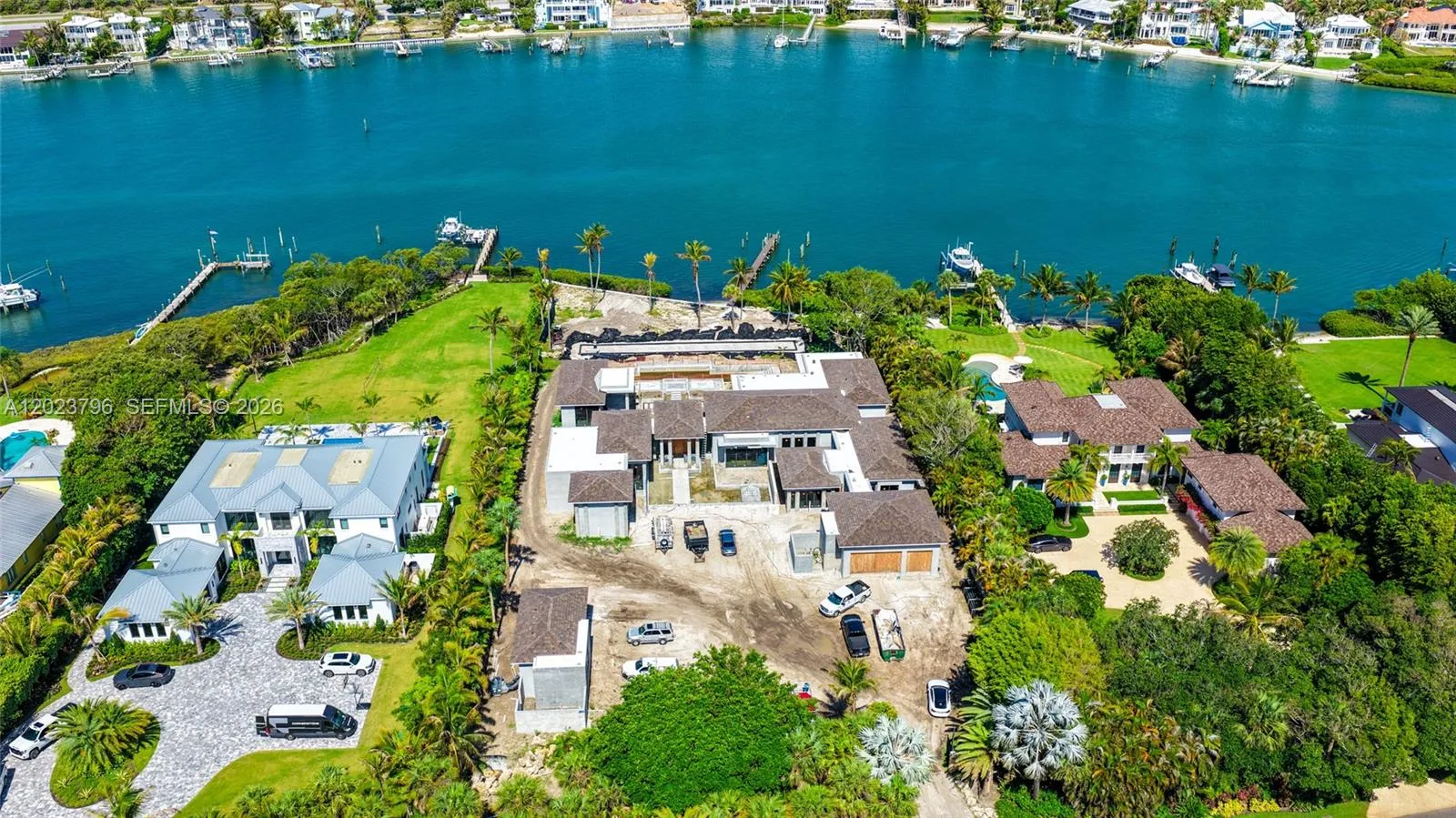5 bedroom 7 bath for sale at 508 S Beach Rd, Jupiter Island FL 33455