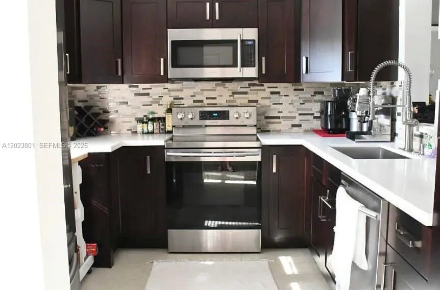 441 SE 3rd St # 104, Dania Beach FL 33004