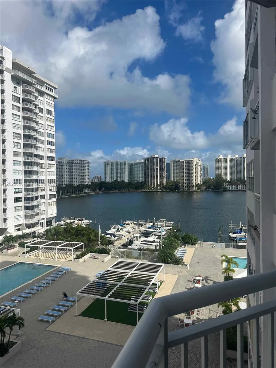 2 bedroom 2 bath for sale at 18041 Biscayne Blvd # 702, Aventura FL 33160