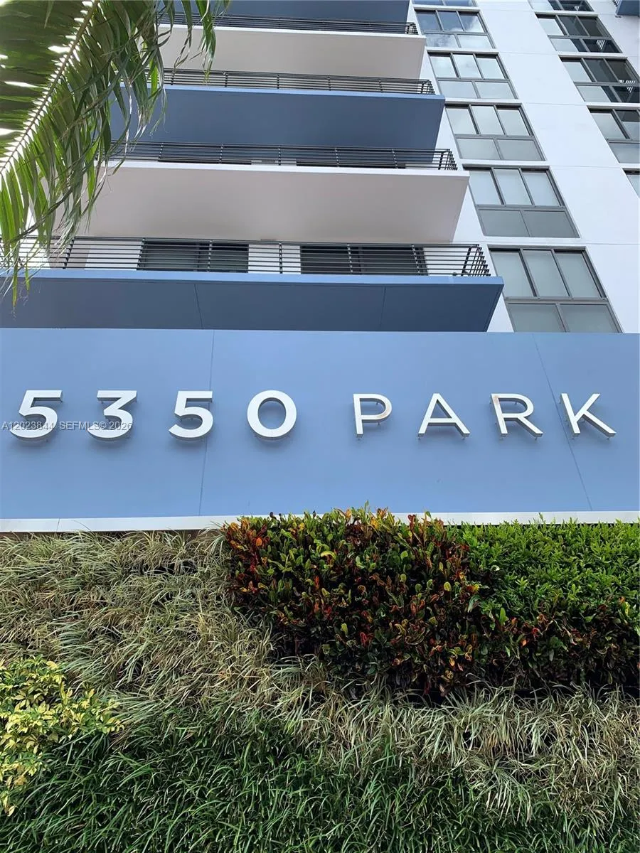 3 bedroom 3 bath for sale at 5350 NW 84 Ave # 1601, Doral FL 33166