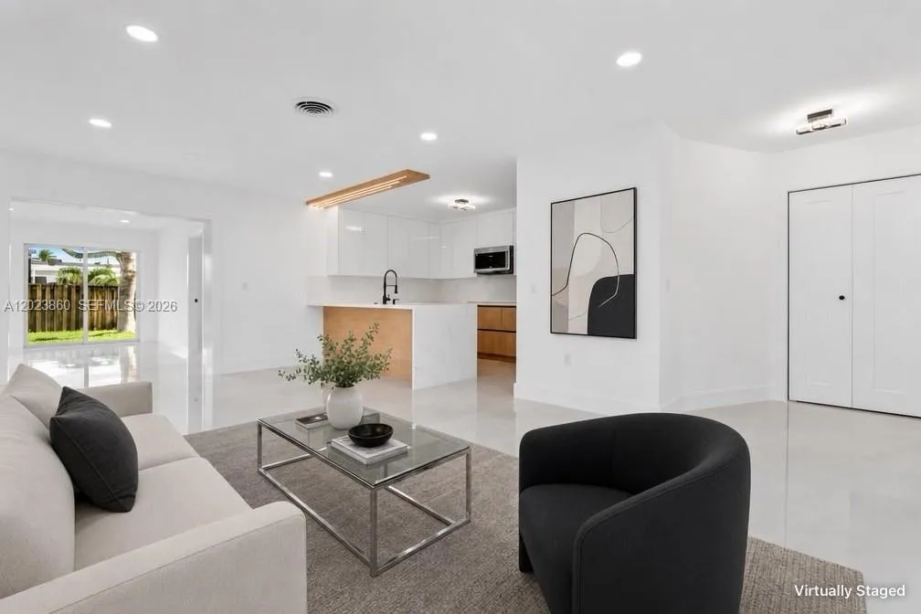 7860 NW 12th St, Pembroke Pines FL 33024