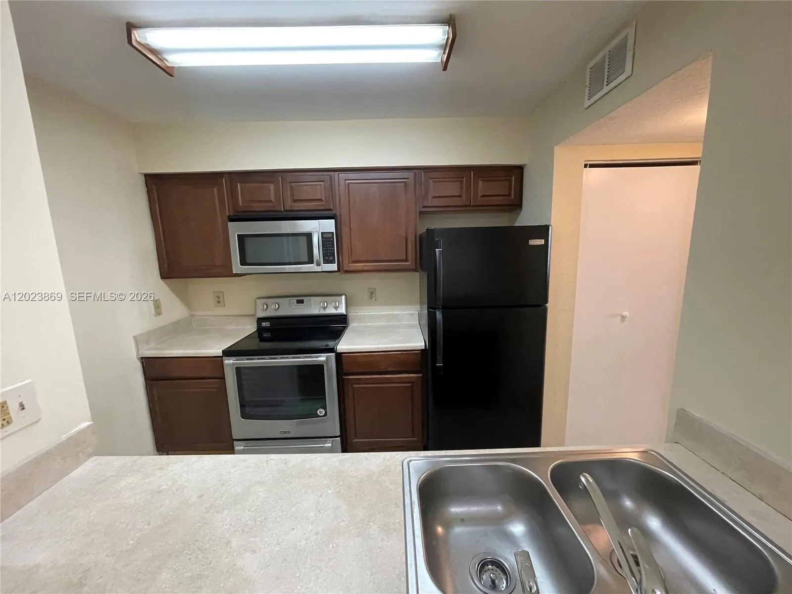 2881 N Oakland Forest Dr # 102, Oakland Park FL 33309