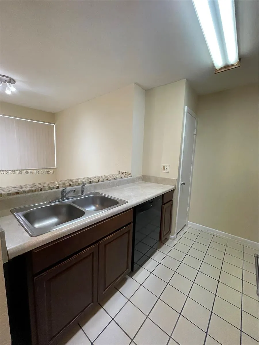 2881 N Oakland Forest Dr # 102, Oakland Park FL 33309